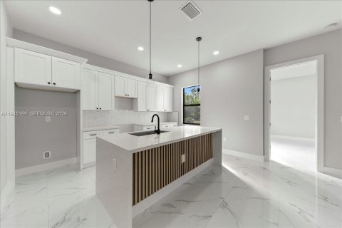 Casa en venta en Lehigh Acres, Florida, 4 dormitorios, 171.13 m2 № 2001493 - foto 5