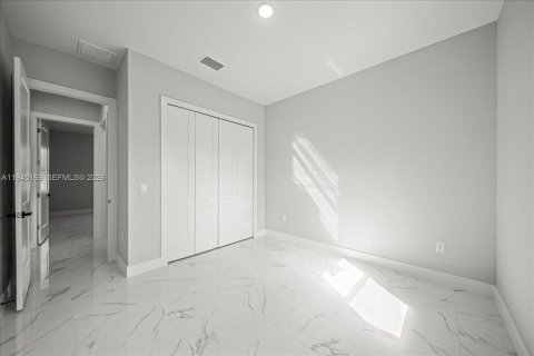 Casa en venta en Lehigh Acres, Florida, 4 dormitorios, 171.13 m2 № 2001493 - foto 30