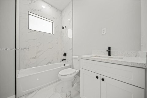 Casa en venta en Lehigh Acres, Florida, 4 dormitorios, 171.13 m2 № 2001493 - foto 23