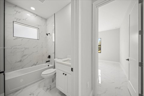 Casa en venta en Lehigh Acres, Florida, 4 dormitorios, 171.13 m2 № 2001493 - foto 22