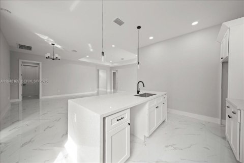 Casa en venta en Lehigh Acres, Florida, 4 dormitorios, 171.13 m2 № 2001493 - foto 10