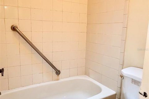 Condominio en alquiler en Orlando, Florida, 2 dormitorios, 98.57 m2 № 2234211 - foto 18