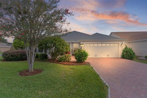 House in The Villages, Florida 3 bedrooms, 178.37 sq.m. № 1910908 - photo 2