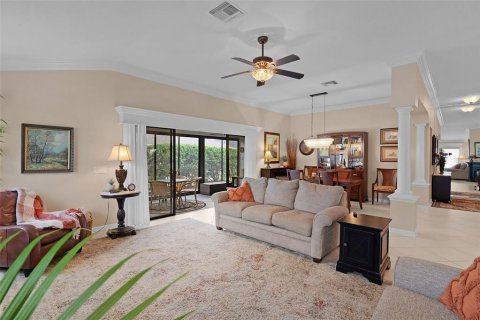 House in The Villages, Florida 3 bedrooms, 178.37 sq.m. № 1910908 - photo 9