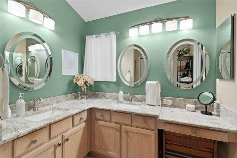 House in The Villages, Florida 3 bedrooms, 178.37 sq.m. № 1910908 - photo 27