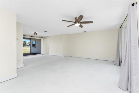 House in Rotonda, Florida 3 bedrooms, 142.05 sq.m. № 1725287 - photo 9