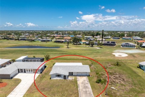 House in Rotonda, Florida 3 bedrooms, 142.05 sq.m. № 1725287 - photo 1