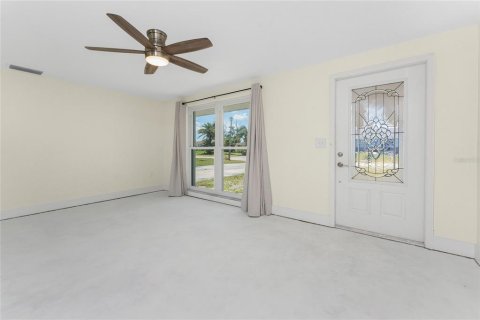 House in Rotonda, Florida 3 bedrooms, 142.05 sq.m. № 1725287 - photo 10