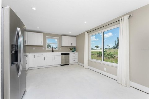 House in Rotonda, Florida 3 bedrooms, 142.05 sq.m. № 1725287 - photo 16