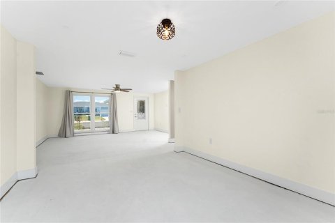 House in Rotonda, Florida 3 bedrooms, 142.05 sq.m. № 1725287 - photo 13