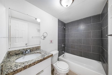 Apartamento en alquiler en North Miami, Florida, 2 dormitorios, 1213.12 m2 № 1953097 - foto 6
