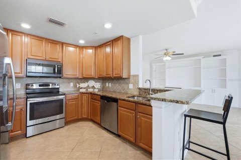 Condo in Venice, Florida, 3 bedrooms № 2396413 - photo 13
