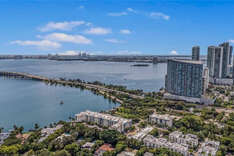 Condo in Miami, Florida, 1 bedroom  № 2035134 - photo 10