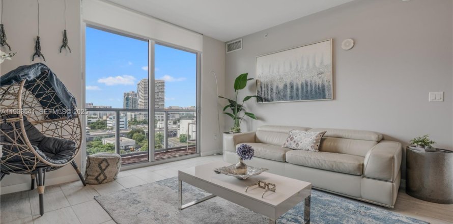 Condo in Miami, Florida, 1 bedroom  № 2035134