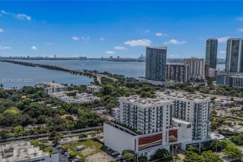 Condo in Miami, Florida, 1 bedroom  № 2035134 - photo 8