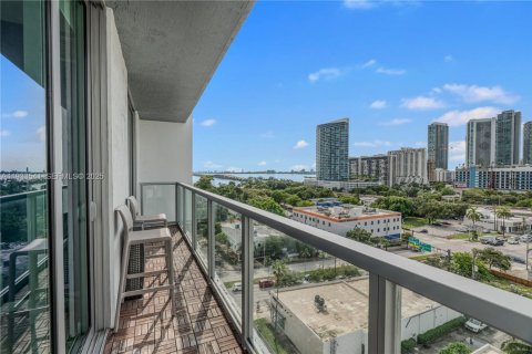 Condo in Miami, Florida, 1 bedroom  № 2035134 - photo 24