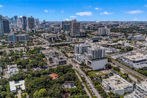 Condo in Miami, Florida, 1 bedroom  № 2035134 - photo 11