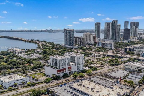 Condo in Miami, Florida, 1 bedroom  № 2035134 - photo 12