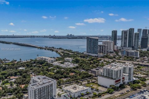 Condo in Miami, Florida, 1 bedroom  № 2035134 - photo 9