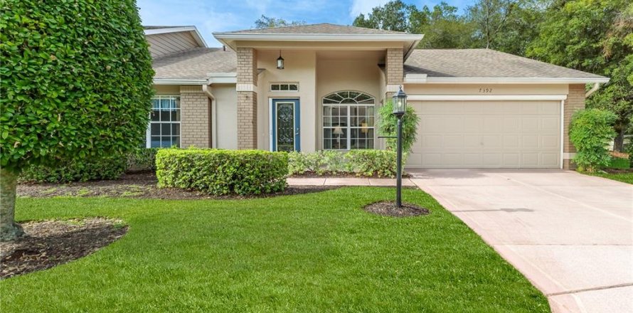 House in Spring Hill, Florida 2 bedrooms, 144.65 sq.m. № 1760625