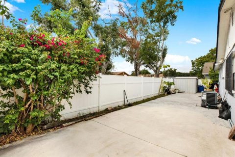 Villa ou maison à vendre à Tampa, Floride: 3 chambres, 104.98 m2 № 2401143 - photo 23