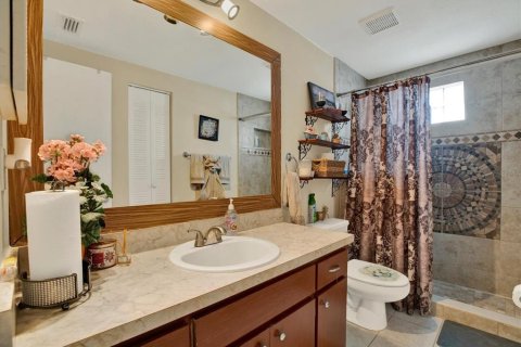 Villa ou maison à vendre à Tampa, Floride: 3 chambres, 104.98 m2 № 2401143 - photo 12