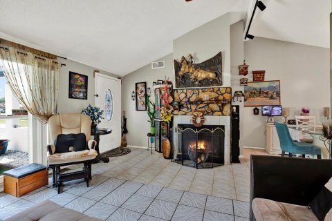 Villa ou maison à vendre à Tampa, Floride: 3 chambres, 104.98 m2 № 2401143 - photo 3