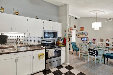Villa ou maison à vendre à Tampa, Floride: 3 chambres, 104.98 m2 № 2401143 - photo 8