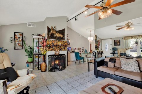 Villa ou maison à vendre à Tampa, Floride: 3 chambres, 104.98 m2 № 2401143 - photo 2