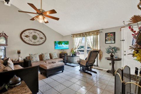 Villa ou maison à vendre à Tampa, Floride: 3 chambres, 104.98 m2 № 2401143 - photo 5