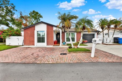 Villa ou maison à vendre à Tampa, Floride: 3 chambres, 104.98 m2 № 2401143 - photo 29