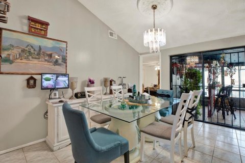 Villa ou maison à vendre à Tampa, Floride: 3 chambres, 104.98 m2 № 2401143 - photo 6