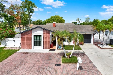 Villa ou maison à Tampa, Floride 3 chambres, 104.98 m2 № 2401143