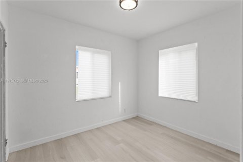 Villa ou maison à louer à Miami, Floride: 3 chambres, 99.03 m2 № 2038316 - photo 4