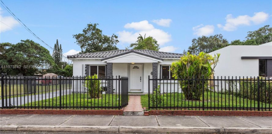 Villa ou maison à Miami, Floride 3 chambres, 99.03 m2 № 2038316