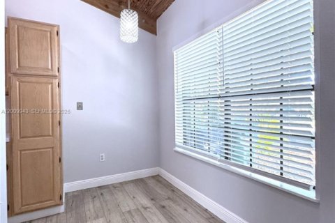 House in Miami, Florida 2 bedrooms, 113.53 sq.m. № 2073045 - photo 10