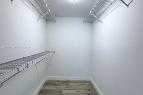 House in Miami, Florida 2 bedrooms, 113.53 sq.m. № 2073045 - photo 19