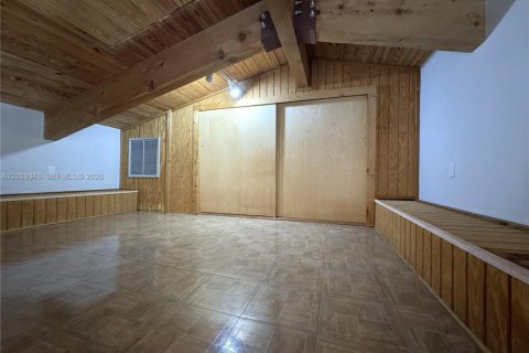 House in Miami, Florida 2 bedrooms, 113.53 sq.m. № 2073045 - photo 5