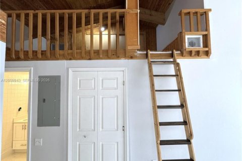 House in Miami, Florida 2 bedrooms, 113.53 sq.m. № 2073045 - photo 4