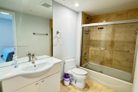 Condo in Hallandale Beach, Florida, 3 bedrooms № 1927846 - photo 14