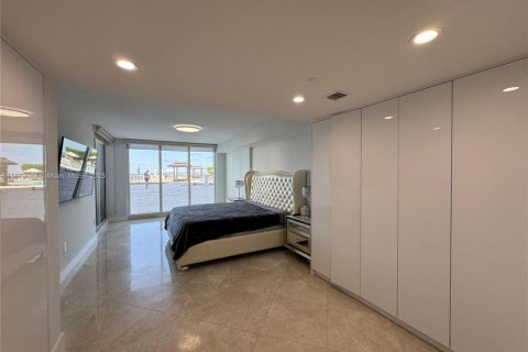 Condo in Hallandale Beach, Florida, 3 bedrooms № 1927846 - photo 9