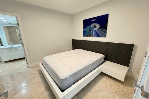 Condo in Hallandale Beach, Florida, 3 bedrooms № 1927846 - photo 15