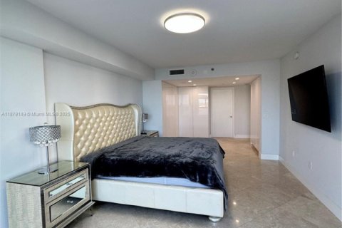 Condo in Hallandale Beach, Florida, 3 bedrooms № 1927846 - photo 10