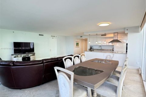 Condo in Hallandale Beach, Florida, 3 bedrooms № 1927846 - photo 7