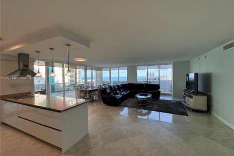 Condo in Hallandale Beach, Florida, 3 bedrooms № 1927846 - photo 3
