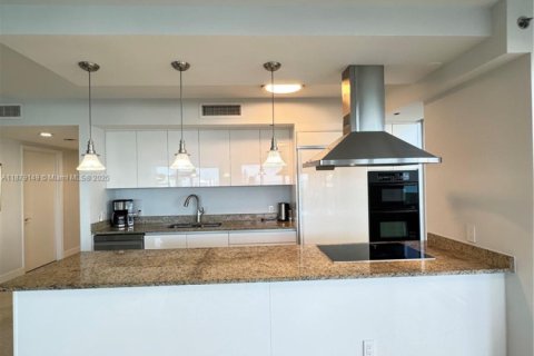 Condo in Hallandale Beach, Florida, 3 bedrooms № 1927846 - photo 4