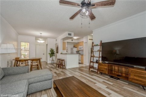 Снять в аренду кондоминиум в Мирамар, Флорида 1 спальня, 78.97м2, № 1947557 - фото 2