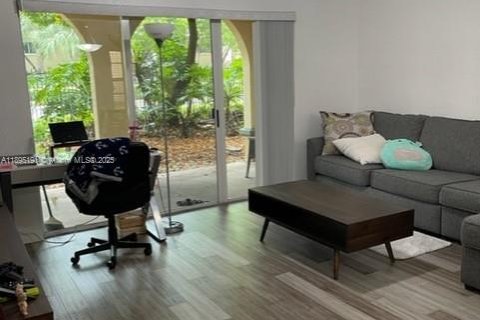 Снять в аренду кондоминиум в Мирамар, Флорида 1 спальня, 78.97м2, № 1947557 - фото 4