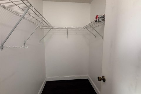 Townhouse in Miami, Florida 3 bedrooms, 117.99 sq.m. № 1761709 - photo 16