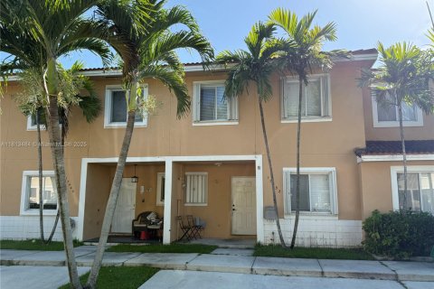 Townhouse in Miami, Florida 3 bedrooms, 117.99 sq.m. № 1761709 - photo 1
